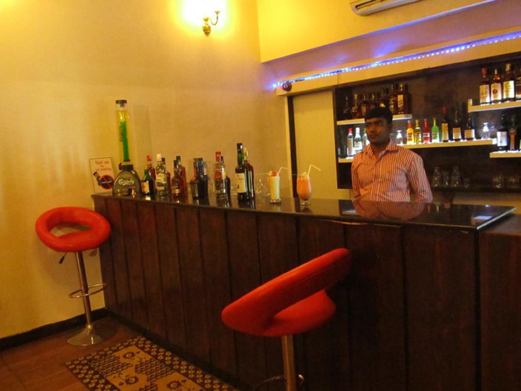 Hotel Sai Regency Daman Exteriör bild