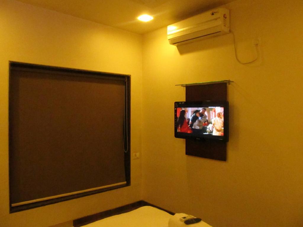 Hotel Sai Regency Daman Rum bild