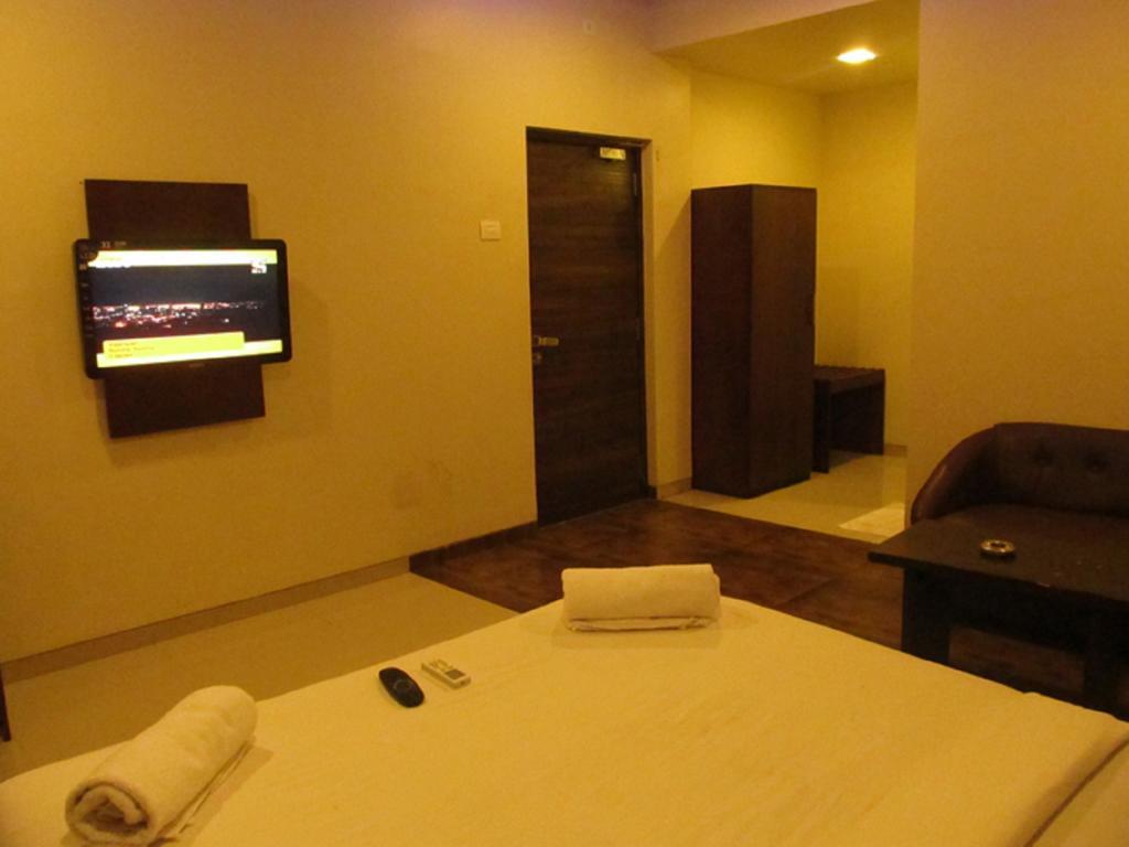 Hotel Sai Regency Daman Rum bild