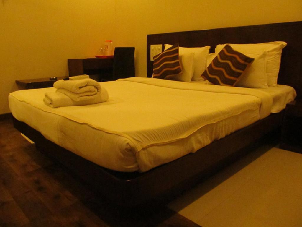 Hotel Sai Regency Daman Rum bild