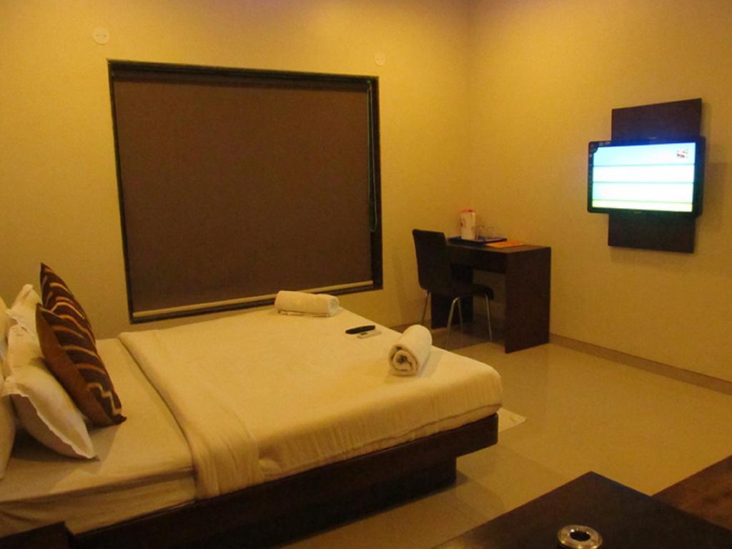 Hotel Sai Regency Daman Rum bild