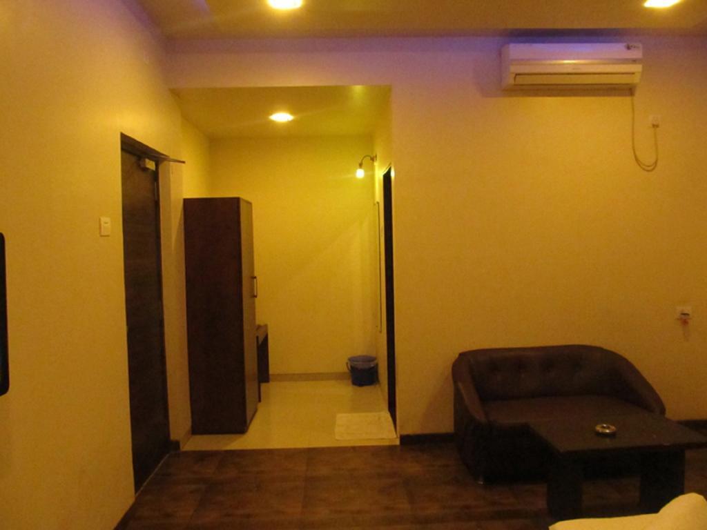 Hotel Sai Regency Daman Rum bild