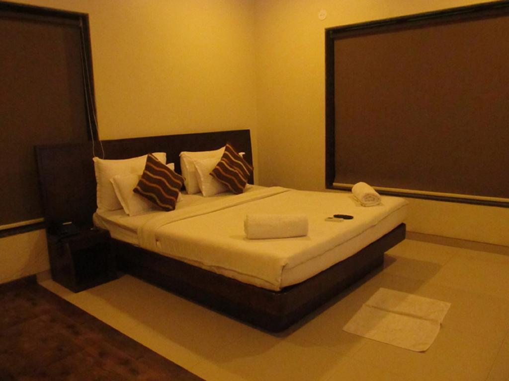 Hotel Sai Regency Daman Exteriör bild