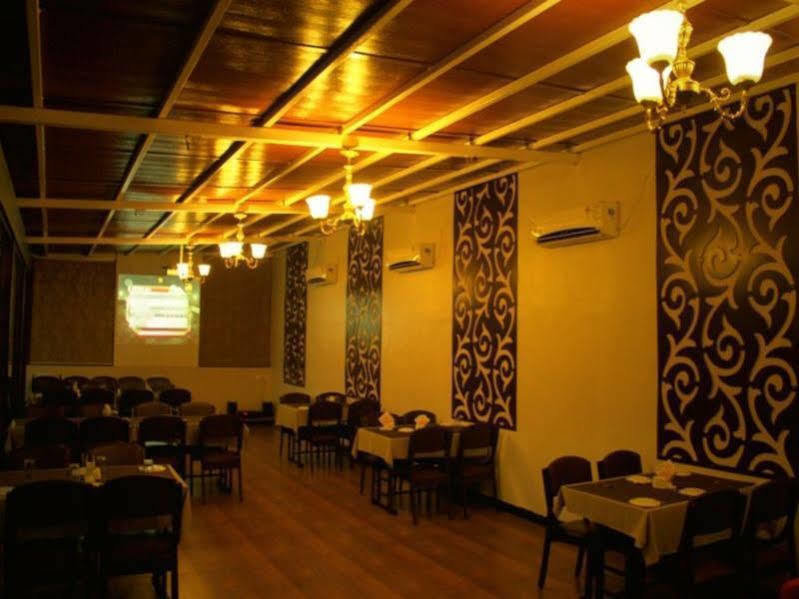 Hotel Sai Regency Daman Exteriör bild