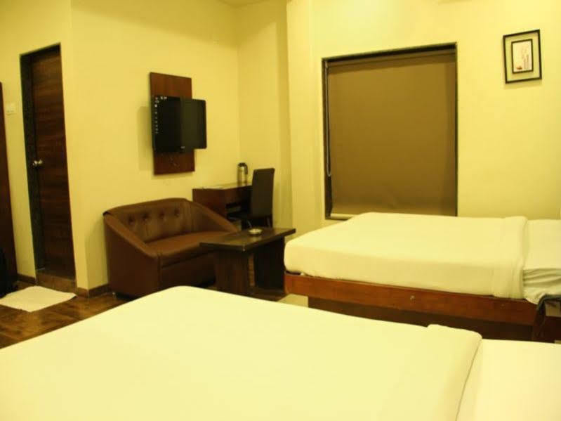 Hotel Sai Regency Daman Exteriör bild
